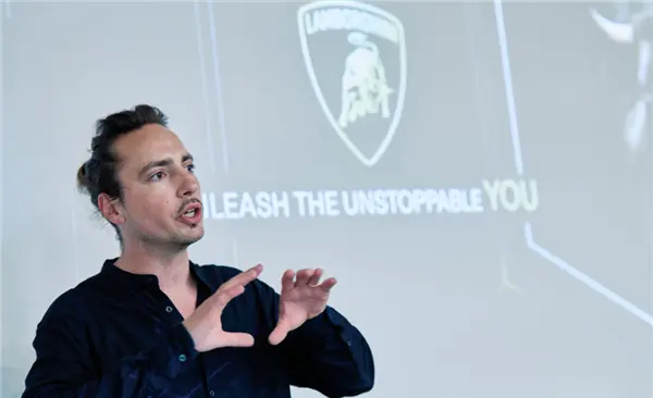 小米真的挖來了保時捷Taycan設計師 小米真把保時捷Taycan設計師挖來了