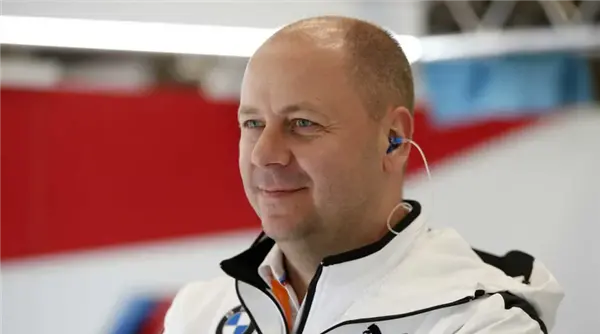 小米真的挖來了保時捷Taycan設計師 小米真把保時捷Taycan設計師挖來了