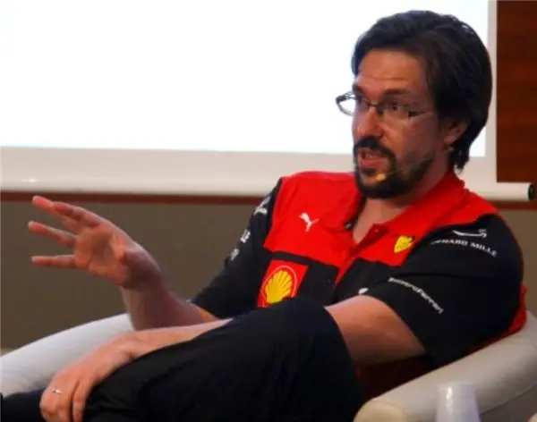 小米真的挖來了保時捷Taycan設計師 小米真把保時捷Taycan設計師挖來了