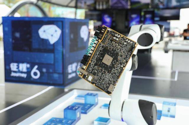 余凱的野望:成為機器人時代的Wintel