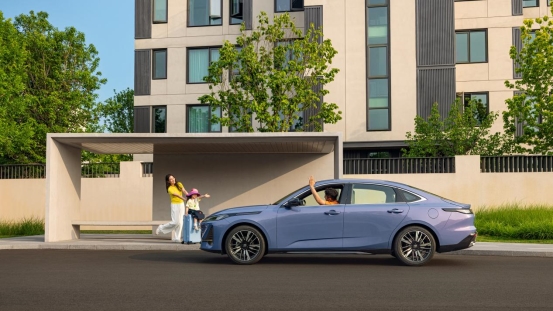 長安第四代逸動上市，搭載天樞智能座艙+新藍(lán)鯨動力，7.29萬元起！