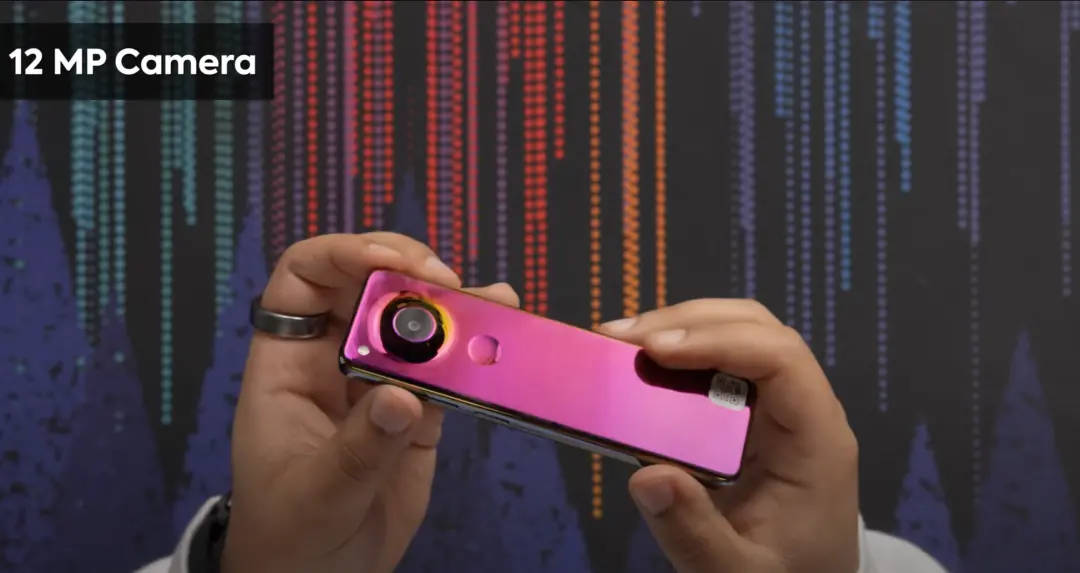 采用了“糖果棒”造型設計的Essential Project Gem PH-2手機,而設計這款“遙控器手機”的人,正是大名鼎鼎的Android之父——安迪·魯賓