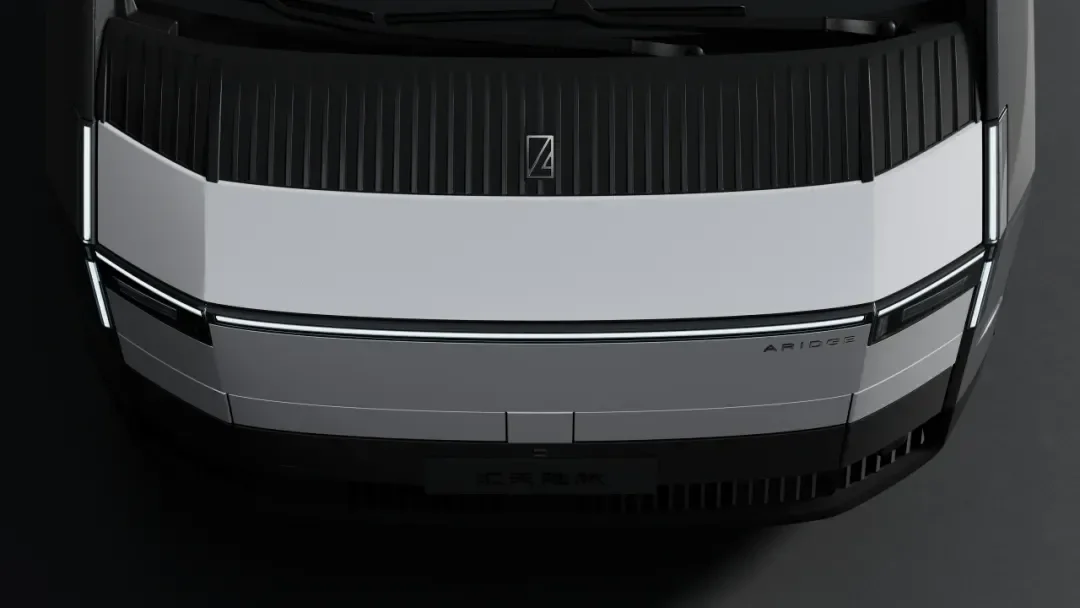 小鵬匯天分體式飛行汽車"陸地航母"中東首秀，自動分離結合