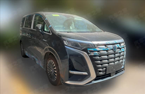 內飾細節升級 新款騰勢D9測試諜照曝光