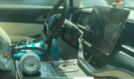 內飾細節升級 新款騰勢D9測試諜照曝光