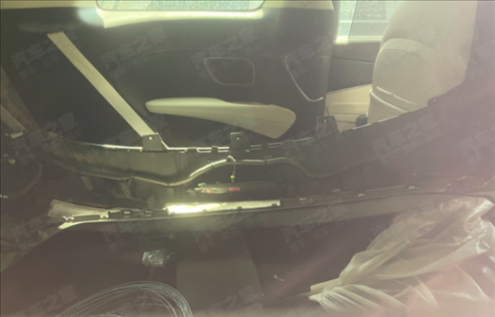 內飾細節升級 新款騰勢D9測試諜照曝光