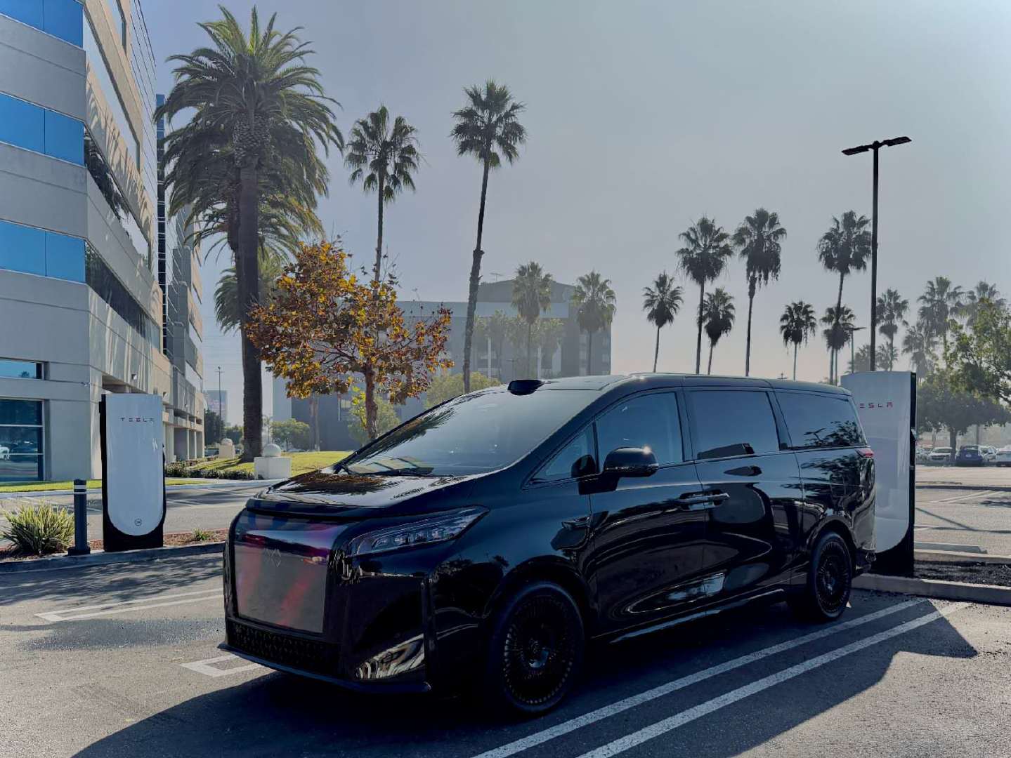 可使用特斯拉超充網絡,FF和FX與特斯拉就充電標準達成合作 可使用特斯拉超充網絡,FF和FX與特斯拉就充電標準達成合作