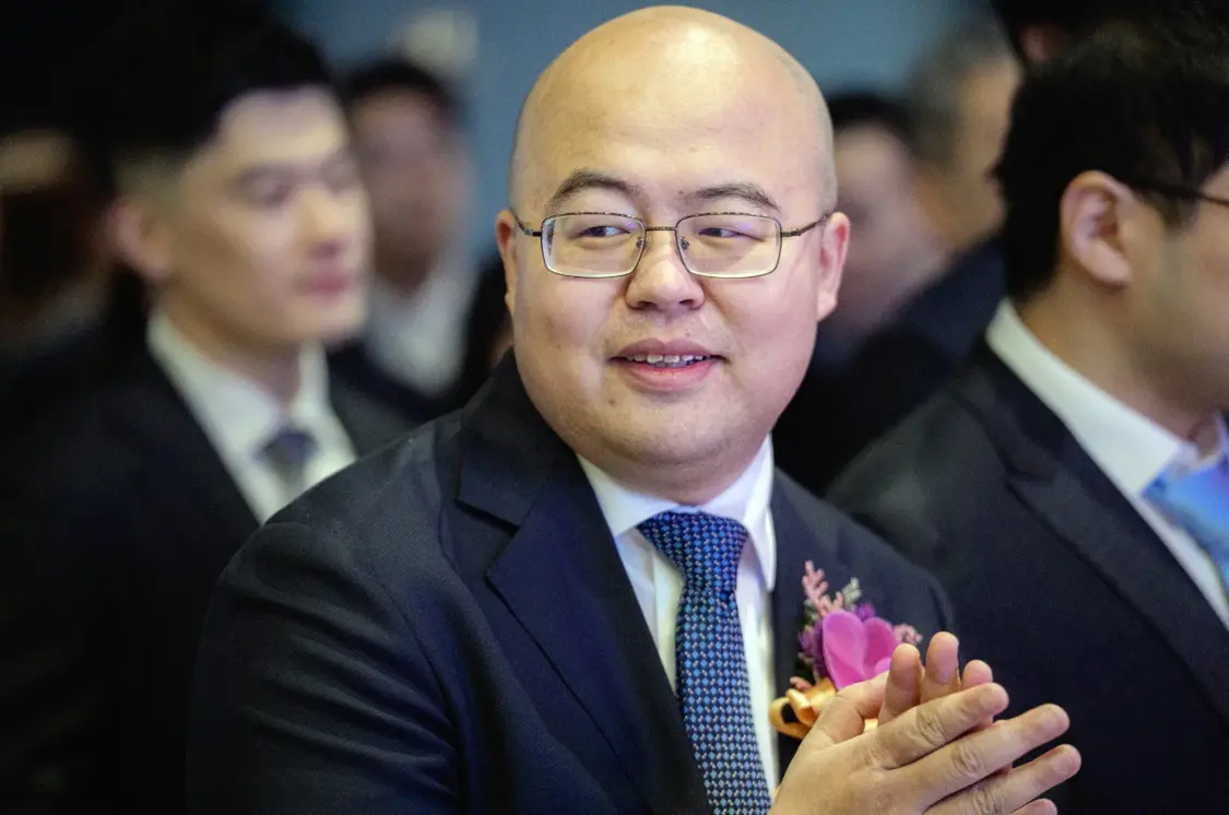 Minimax在港上市首日大漲 創始人閆俊杰財富達24億美元 閆俊杰